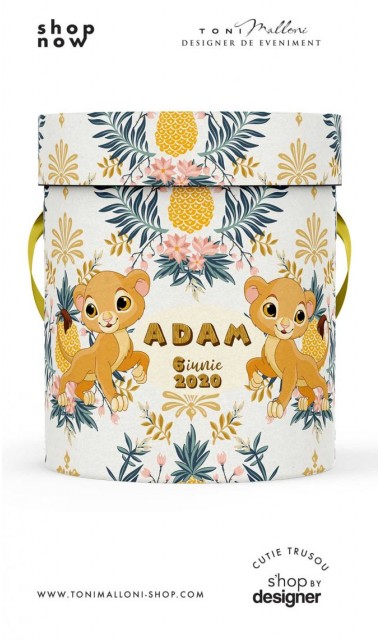 Cutie rotunda personalizata din mucava pentru trusou botez baieti Simba Little King 1